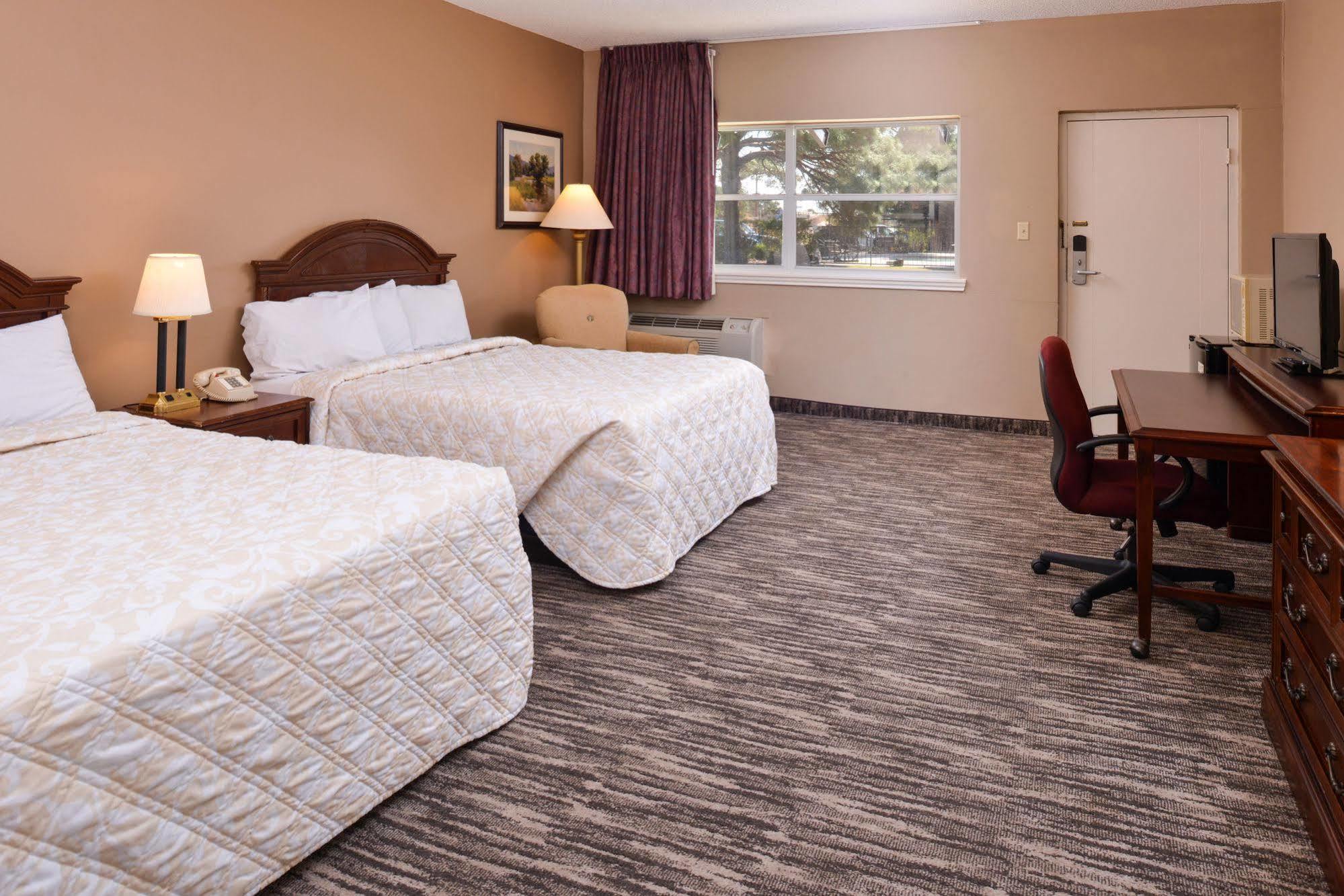 סוויטווטר Ranch House Motel מראה חיצוני תמונה