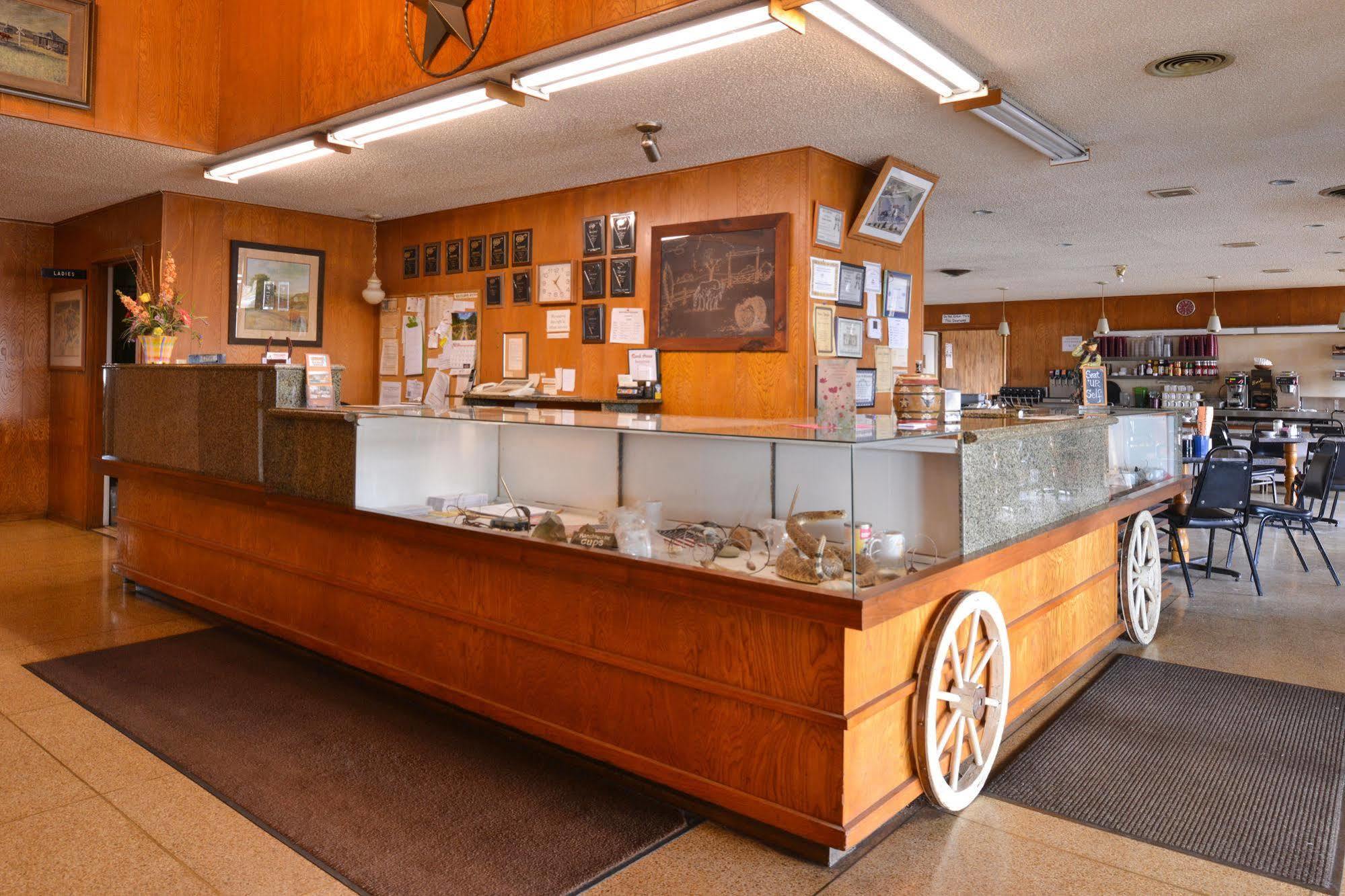 סוויטווטר Ranch House Motel מראה חיצוני תמונה