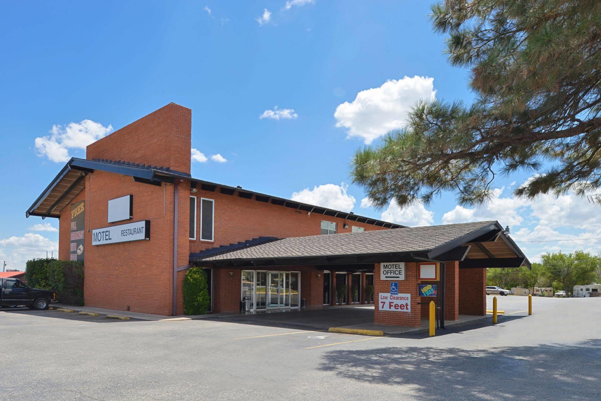 סוויטווטר Ranch House Motel מראה חיצוני תמונה